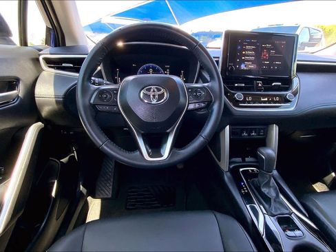 Used 2024 Toyota Corolla Cross XLE w/ Convenience Package FWD image 5