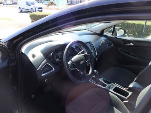 Used 2018 Chevrolet Cruze LT image 14
