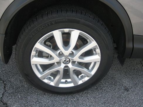 Used 2021 Nissan Rogue Sport SV FWD image 9