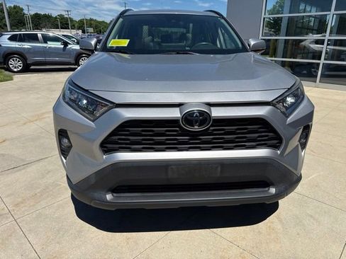 Used 2019 Toyota RAV4 XLE w/ Convenience Package AWD/4WD image 2