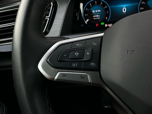 Used 2025 Volkswagen Atlas Cross Sport SE image 35