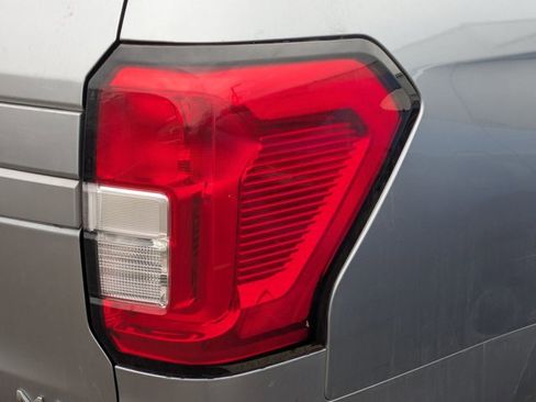 Used 2024 Ford Expedition Max XLT image 7