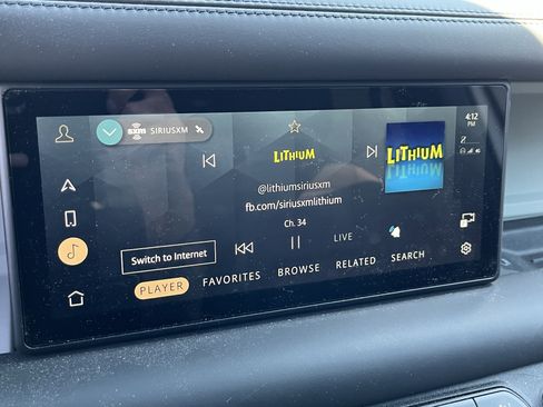 Used 2024 Land Rover Defender 110 X-Dynamic SE AWD/4WD image 23