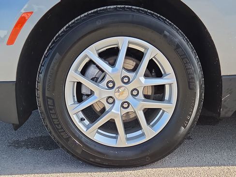 Used 2024 Chevrolet Equinox LT w/ LPO, Floor Liner Package FWD image 12