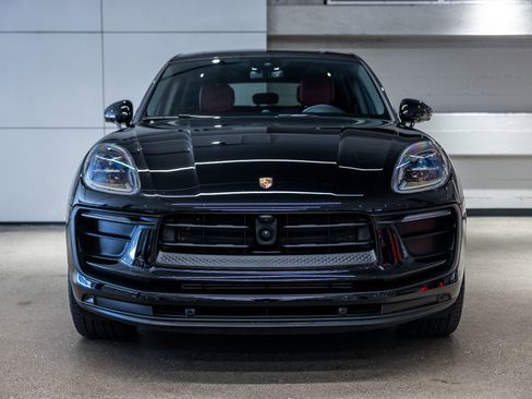 Certified 2025 Porsche Macan AWD/4WD image 11