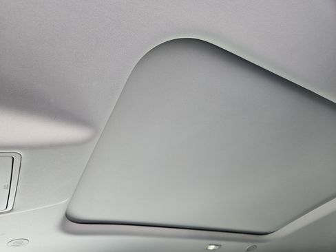 Used 2020 Land Rover Defender 110 First Edition image 30