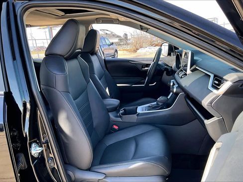 Used 2025 Toyota RAV4 XLE Premium image 9