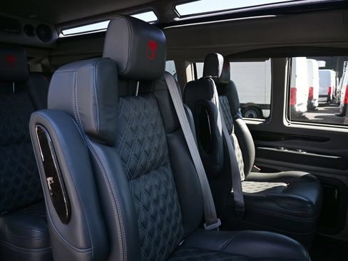 Used 2023 Chevrolet Express 2500 Extended RWD image 4