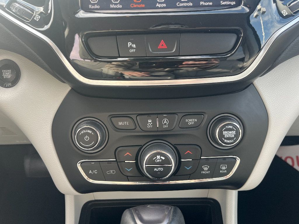 Used 2020 Jeep Cherokee Limited w/ Luxury Group AWD/4WD image 24