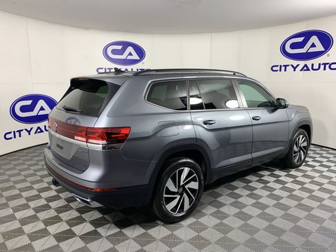 Used 2024 Volkswagen Atlas SE AWD/4WD image 3