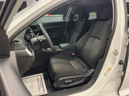 Used 2018 Honda Accord EX image 11