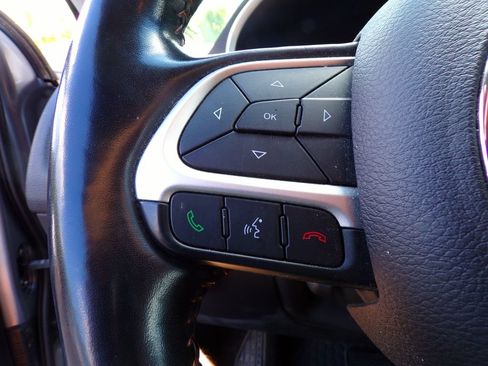Certified 2020 Jeep Compass Latitude w/ Cold Weather Group AWD/4WD image 18