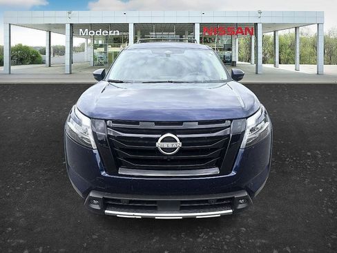 Certified 2024 Nissan Pathfinder Platinum w/ Black Appearance Package AWD/4WD image 8