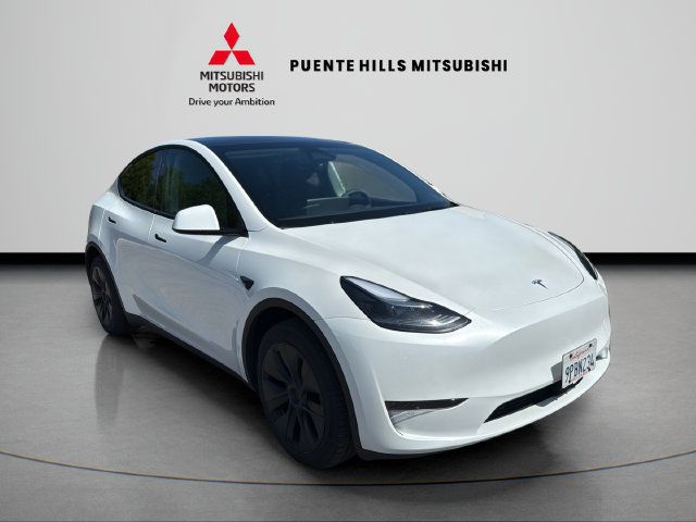 Used 2024 Tesla Model Y Long Range RWD image 3