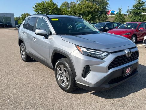 Used 2025 Toyota RAV4 XLE AWD/4WD image 10