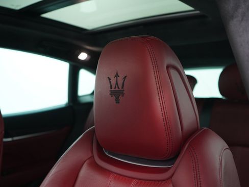 Used 2019 Maserati Levante GTS AWD/4WD image 27