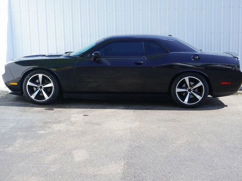 Used 2014 Dodge Challenger R/T RWD image 3