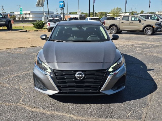 Used 2025 Nissan Altima 2.5 SV FWD image 2