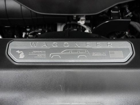 Used 2024 Jeep Wagoneer Series III w/ Flexible Seating Group image 12