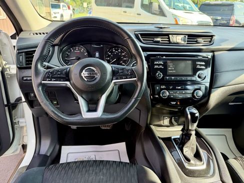 Used 2017 Nissan Rogue SV AWD/4WD image 9