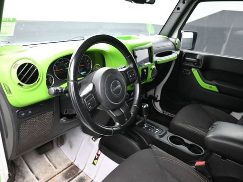 Used 2017 Jeep Wrangler Unlimited Rubicon AWD/4WD image 10