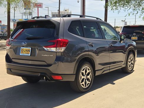 Used 2023 Subaru Forester Premium AWD/4WD image 3