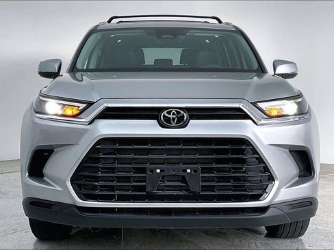 Used 2025 Toyota Grand Highlander FWD image 6