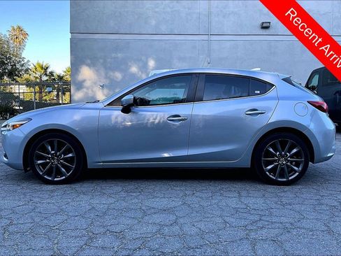 Used 2018 MAZDA MAZDA3 Grand Touring w/ Premium Equipment Package FWD image 8