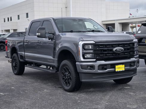 Used 2024 Ford F250 Lariat w/ Lariat Ultimate Package AWD/4WD image 3