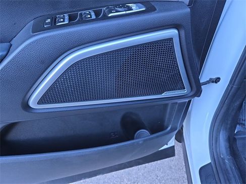 Used 2020 Kia Telluride LX image 32