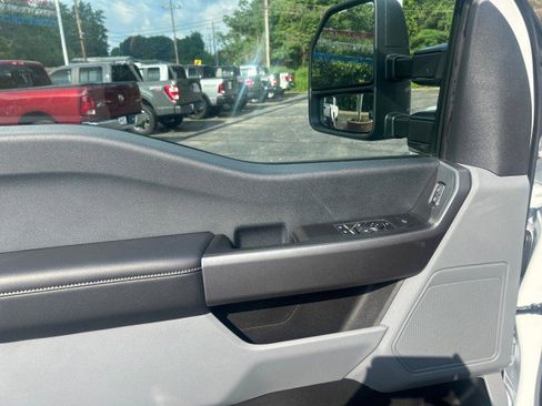 New 2025 Ford F350 XLT image 10
