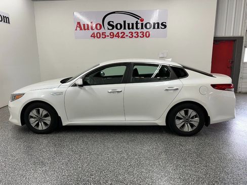 Used 2018 Kia Optima Premium w/ Convenience Package image 4