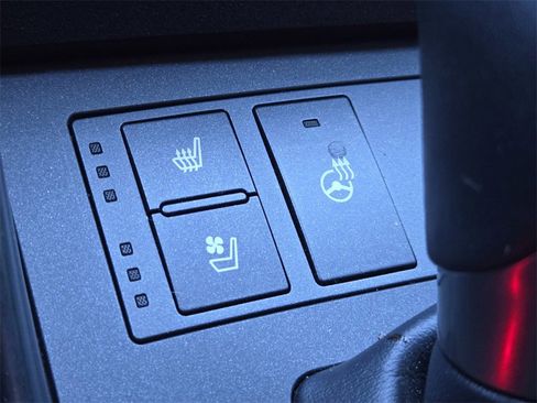 Used 2023 Lexus IS 300 w/ Comfort Package image 21