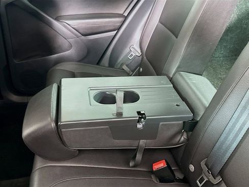 Used 2013 Volkswagen Tiguan SE image 24