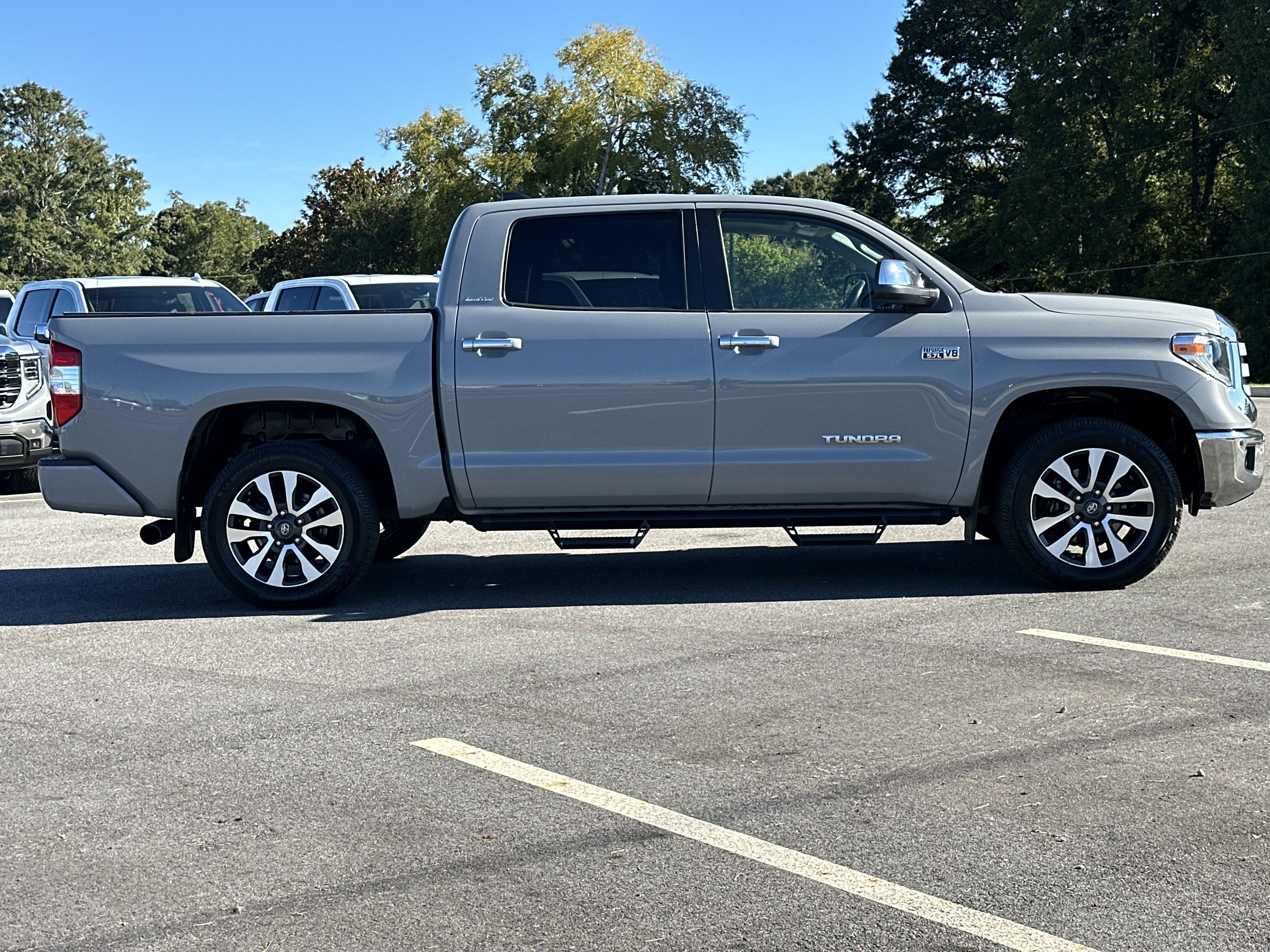 Used 2021 Toyota Tundra Limited w/ Limited Premium Package AWD/4WD image 4