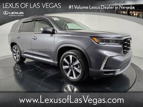 Used 2025 Honda Pilot Touring image 1