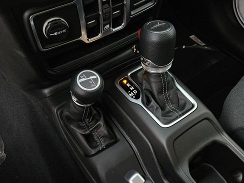 New 2026 Jeep Gladiator Sport AWD/4WD image 17