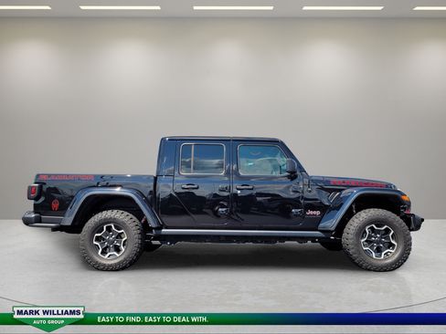 Used 2022 Jeep Gladiator Rubicon w/ Cold Weather Group AWD/4WD image 2