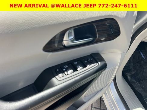 Used 2025 Jeep Wrangler Sahara image 35