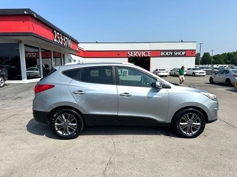 Used 2015 Hyundai Tucson SE image 2
