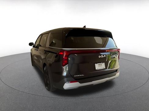 Used 2026 Kia Carnival FWD image 9
