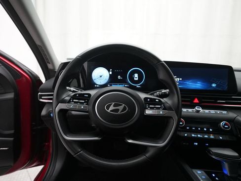 Used 2025 Hyundai Elantra Limited FWD image 4