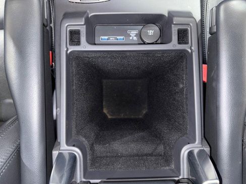 Used 2018 Land Rover Discovery SE image 76