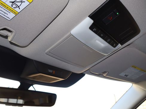 Used 2024 Nissan Pathfinder SL w/ Lighting Package (N92) FWD image 28