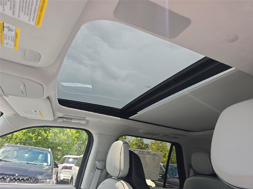 New 2027 Lincoln Navigator Black Label RWD image 25