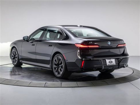 Used 2026 BMW i7 eDrive50 w/ M Sport Package RWD image 3