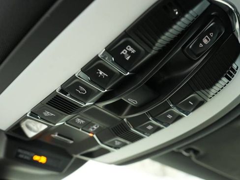 Certified 2021 Porsche Macan image 38