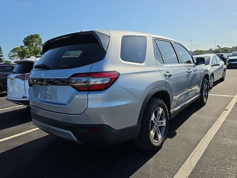 Used 2025 Honda Pilot EX-L image 16
