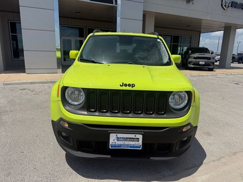 Used 2017 Jeep Renegade Altitude FWD image 8