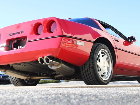 Used 1989 Chevrolet Corvette Coupe RWD image 15